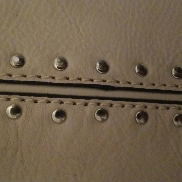 Women's Michael Kors Hobo Handbag; Cream and Silver; Size  18x14 with 8" Handles - Picture 4 of 12